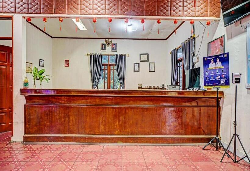 בית מלון כפרי Capital O 92214 Beristera