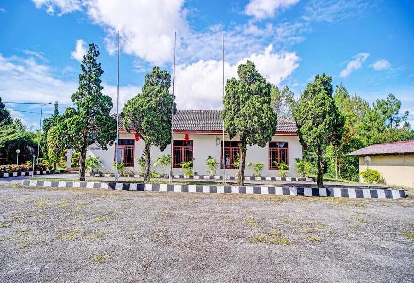 בית מלון כפרי Capital O 92214 Beristera