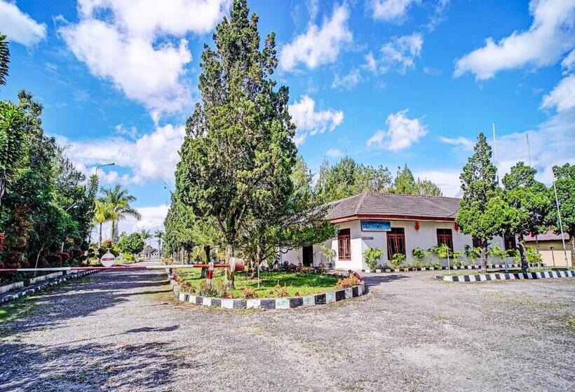 בית מלון כפרי Capital O 92214 Beristera