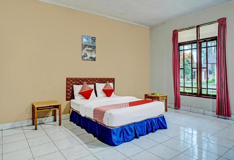 בית מלון כפרי Capital O 92214 Beristera