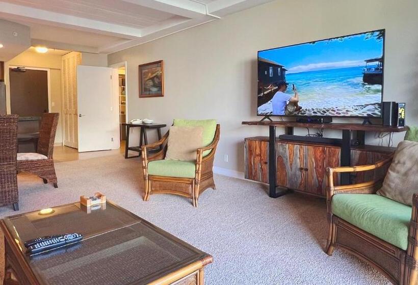 Maui Westside Presents: Whaler 420   Best Location In Kaanapali Beach