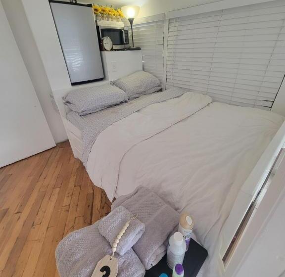 פנסיון 3 Great Room For Rent, Individual Entrance, Share Bathroom, Beautiful Lake, In Manufactured Home 5 M