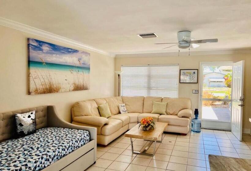 بنسيون Cheerful Home With Two Bedrooms