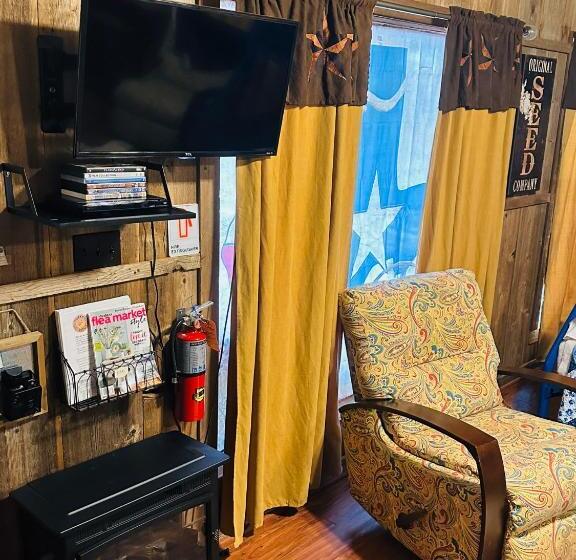 펜션 Acorn Hideaways Canton Cheerful Bluebonnet Suite Sleeps 5