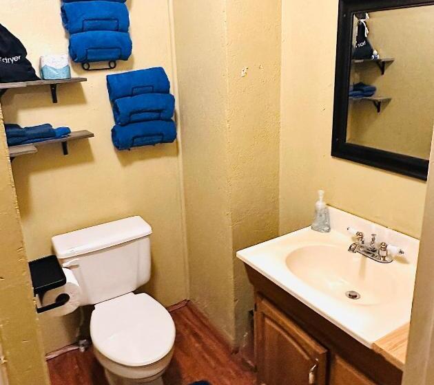 بنسيون Acorn Hideaways Canton Cheerful Bluebonnet Suite Sleeps 5