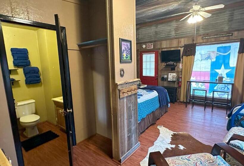 펜션 Acorn Hideaways Canton Cheerful Bluebonnet Suite Sleeps 5