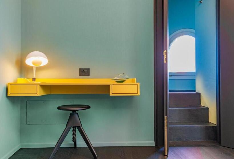 פנסיון Molo Suites