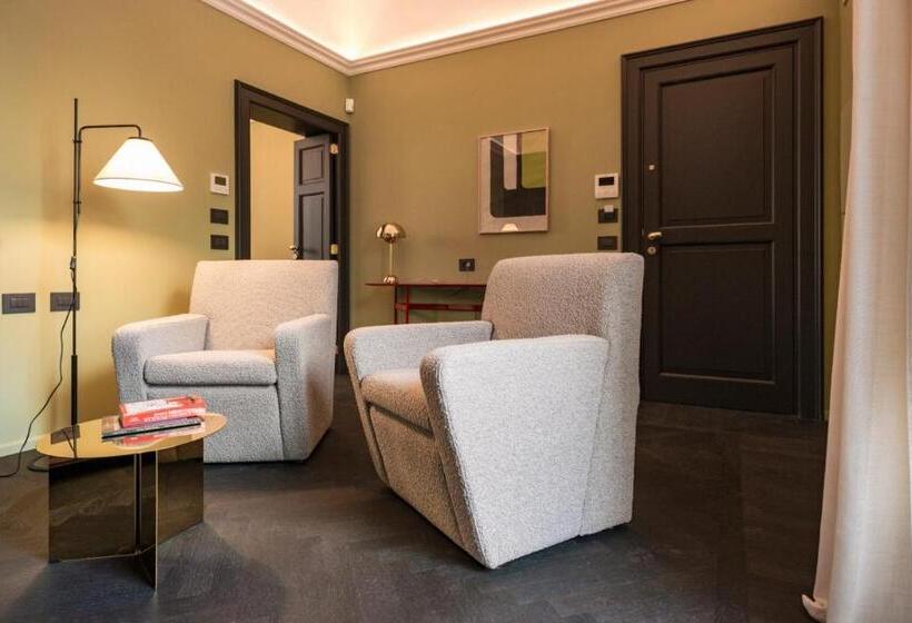 פנסיון Molo Suites