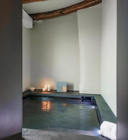 פנסיון Molo Suites