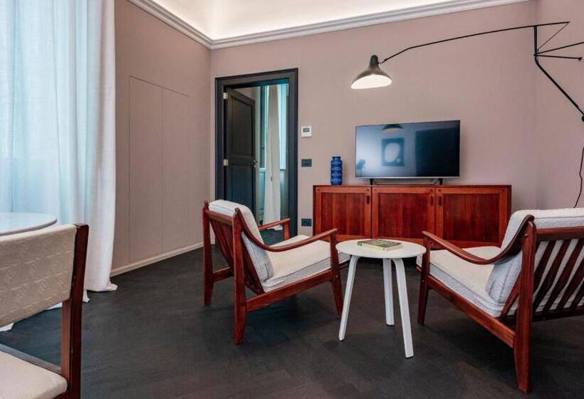 פנסיון Molo Suites