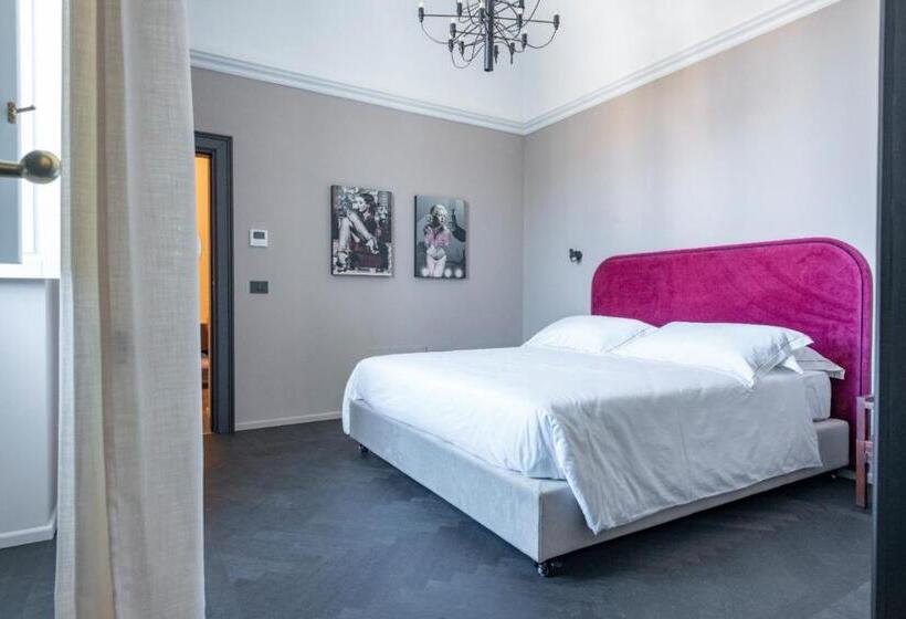 פנסיון Molo Suites