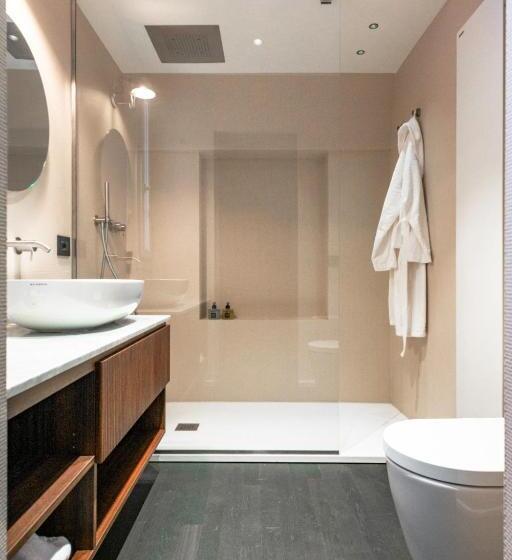 פנסיון Molo Suites