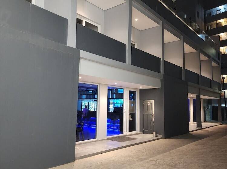 12 Oceans Hotel And Conference Centre