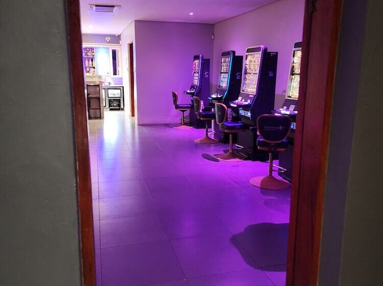 12 Oceans Hotel And Conference Centre