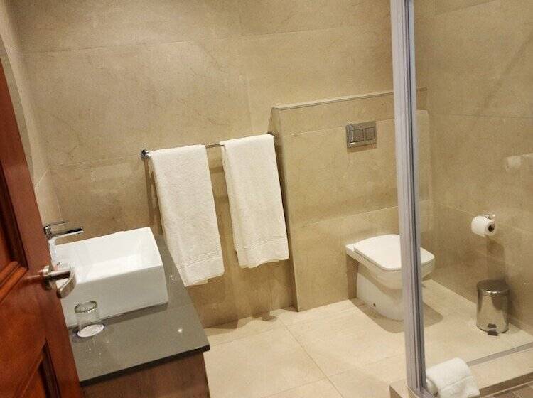 12 Oceans Hotel And Conference Centre