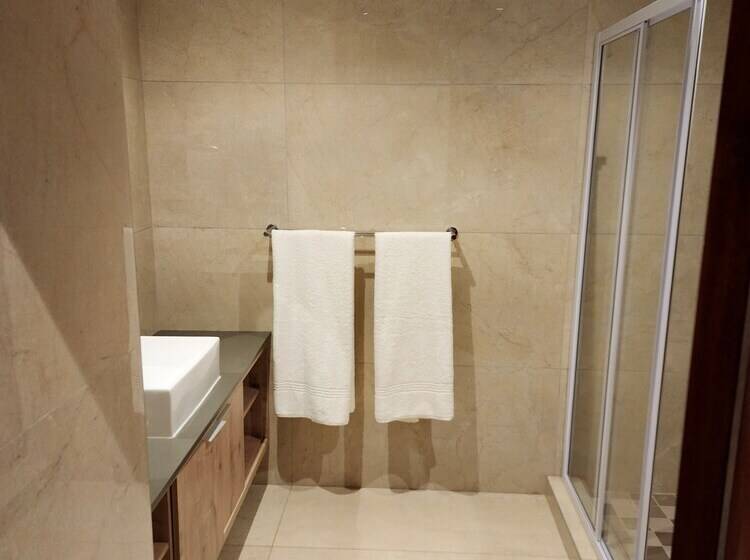 12 Oceans Hotel And Conference Centre