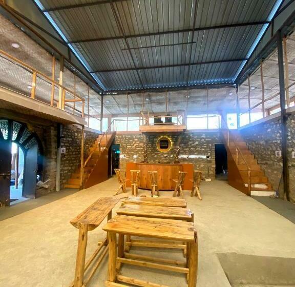 هاستل Circle Square