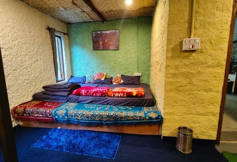 هاستل Circle Square