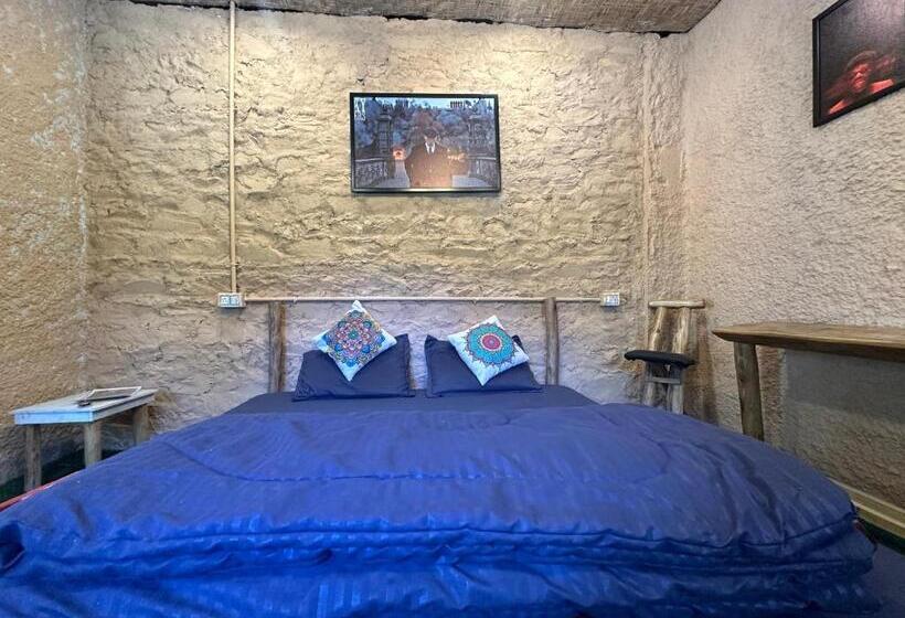 هاستل Circle Square