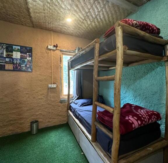 هاستل Circle Square