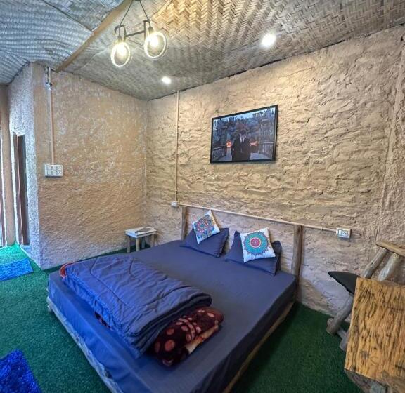 هاستل Circle Square