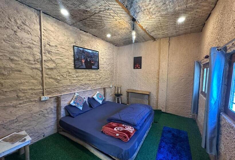 هاستل Circle Square