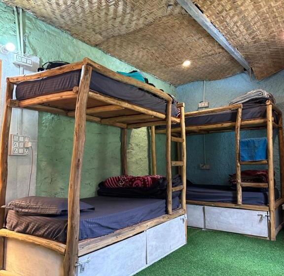 هاستل Circle Square