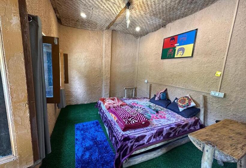 هاستل Circle Square