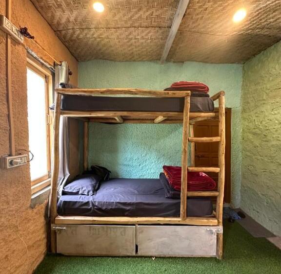 هاستل Circle Square