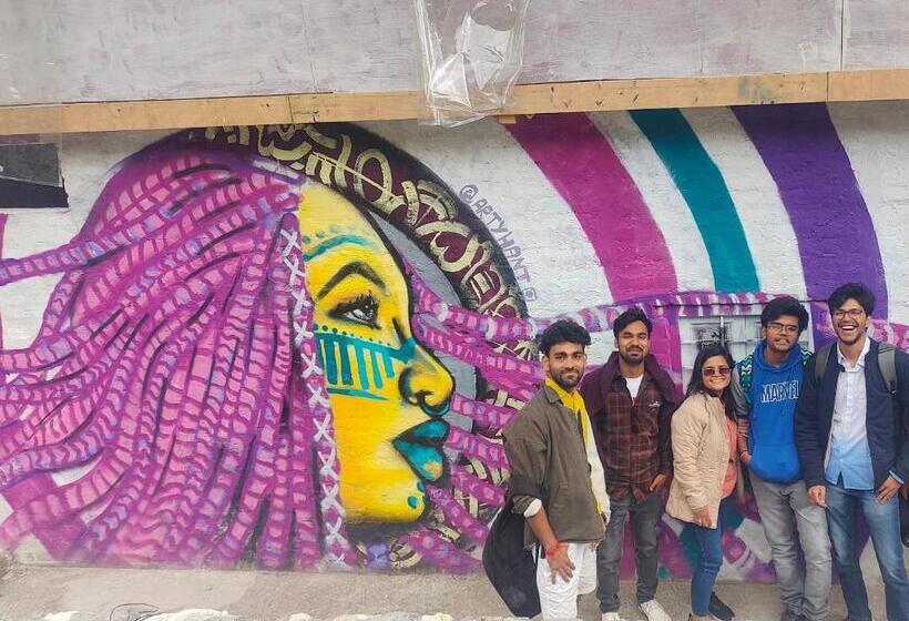 هاستل Circle Square