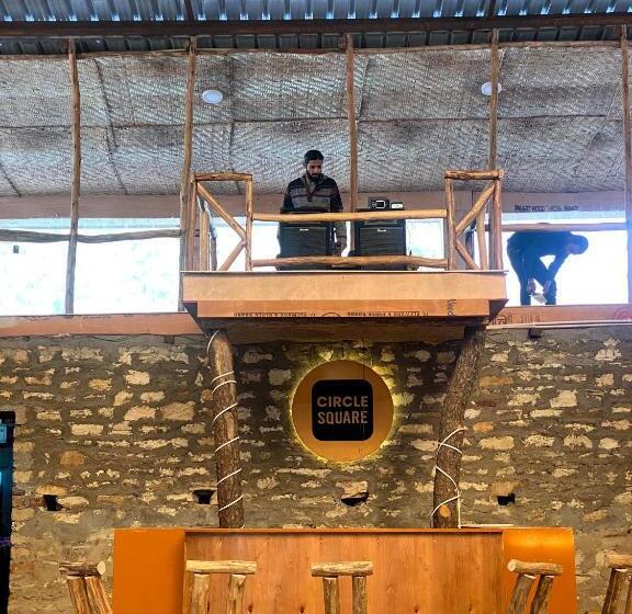 هاستل Circle Square