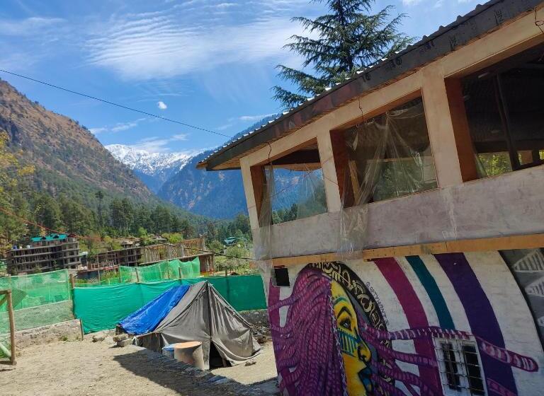 هاستل Circle Square