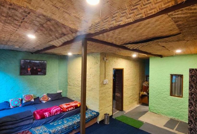 هاستل Circle Square