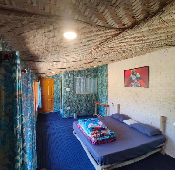 هاستل Circle Square