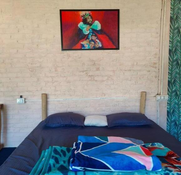 هاستل Circle Square