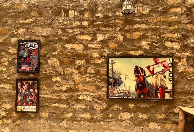 هاستل Circle Square