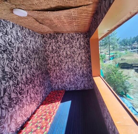 هاستل Circle Square