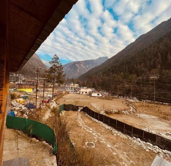 هاستل Circle Square