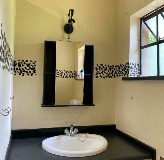 مبيت وإفطار Kwa Mbandeni Farm Lodge