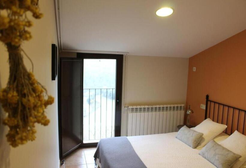 Castell De Ceuró. Hotel Rural