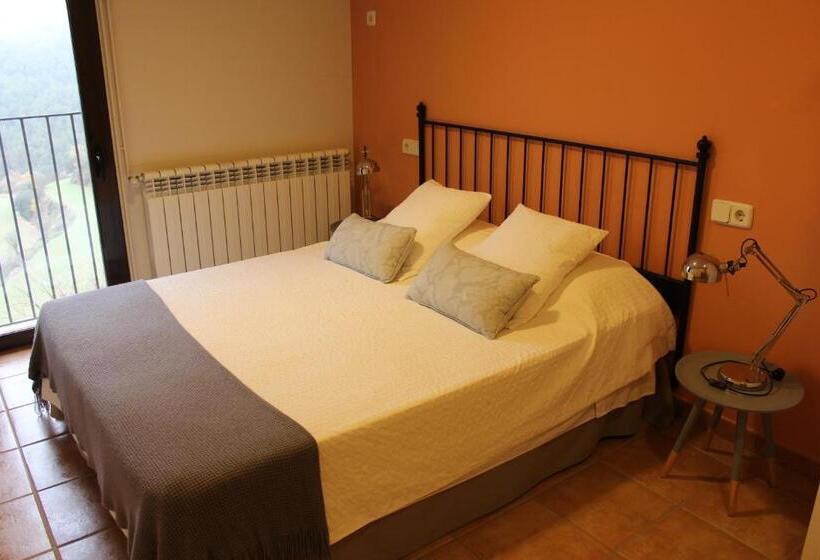 Castell De Ceuró. Hotel Rural