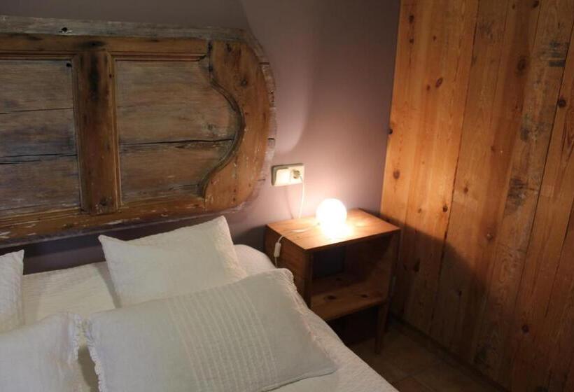 Castell De Ceuró. Hotel Rural