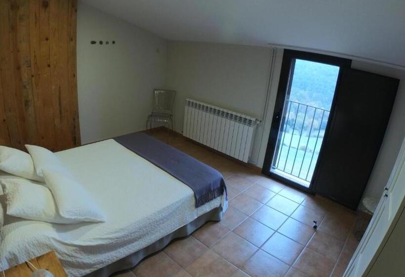 Castell De Ceuró. Hotel Rural