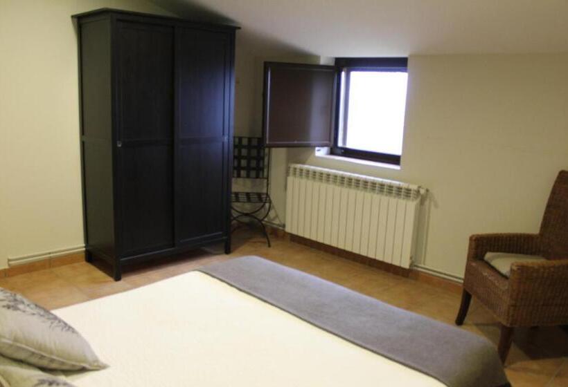 Castell De Ceuró. Hotel Rural