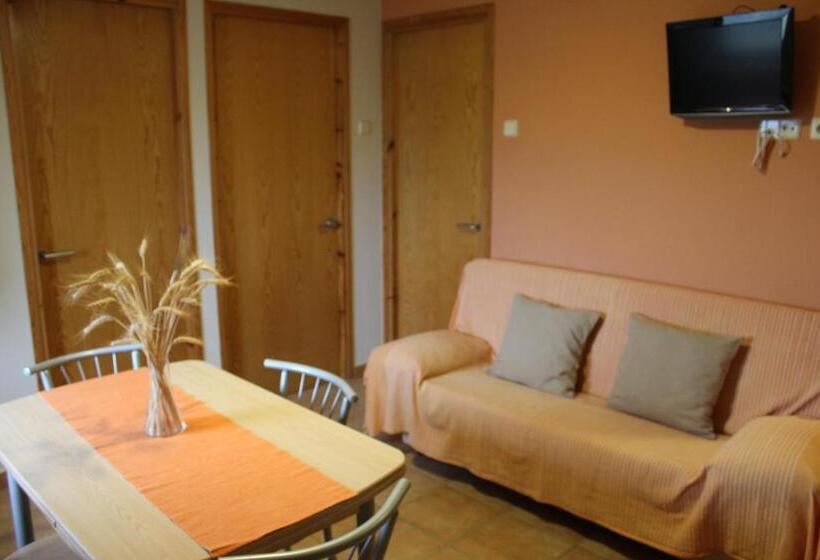 Castell De Ceuró. Hotel Rural