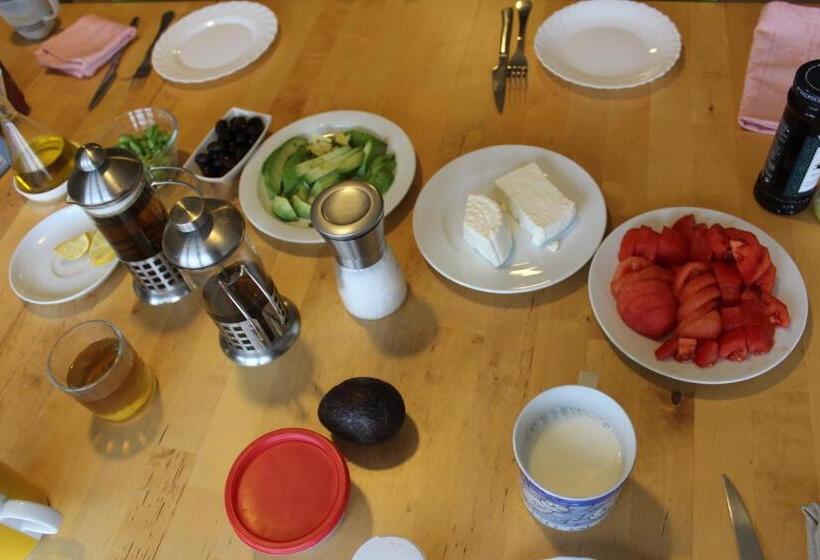 Castell De Ceuró. Hotel Rural