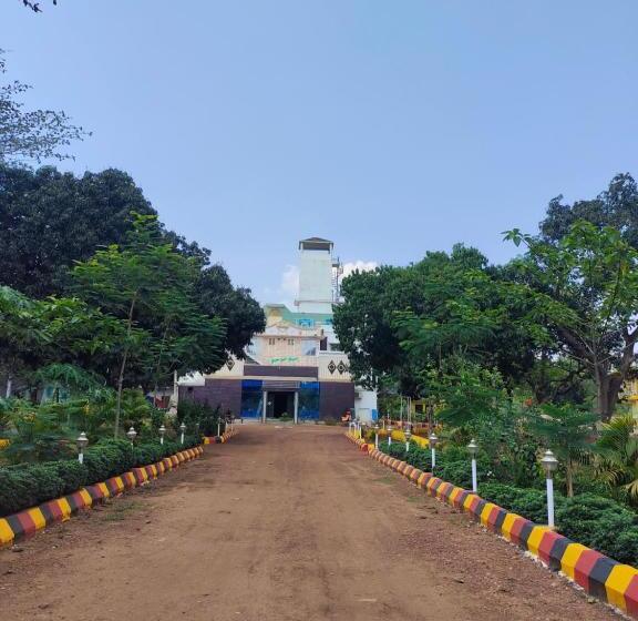 Green View Hotel & Resort