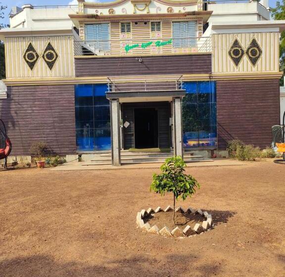 Green View Hotel & Resort