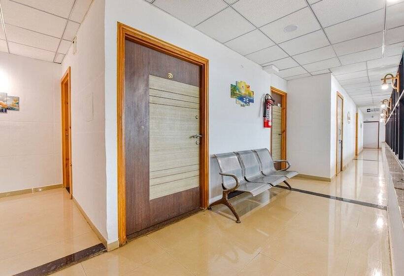 בית מלון כפרי Fabexpress Solitaire, Surat