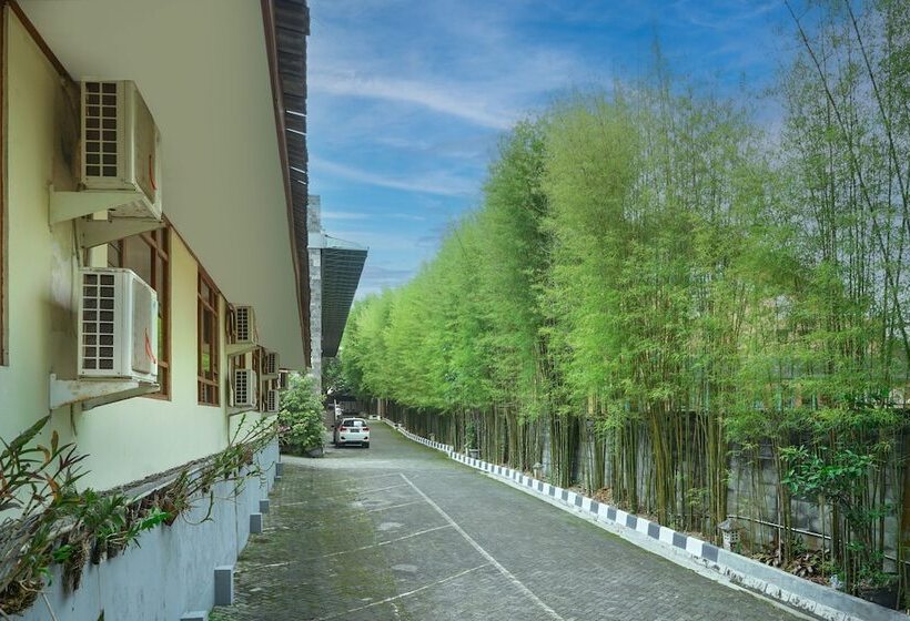 호텔 Front One Resort Indraloka Temanggung